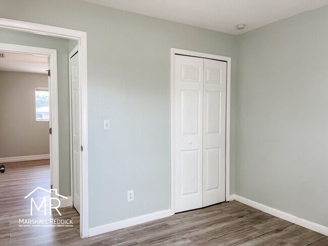 Building Photo - Charming 2 Bed 1 Bath Duplex in NE Cape