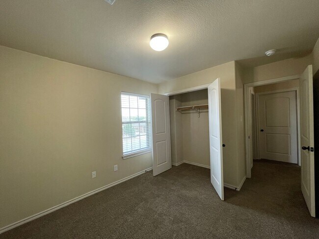 Building Photo - Townhome for rent