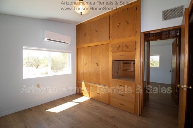 Building Photo - 11640 E Miles St