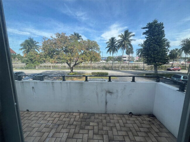 Building Photo - 230 SW 1st St