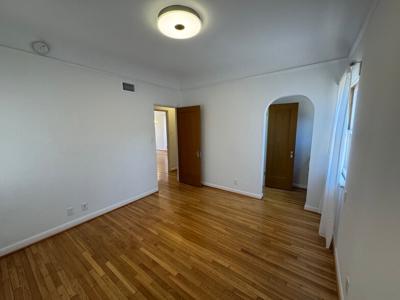 Building Photo - 1557 S Genesee Ave