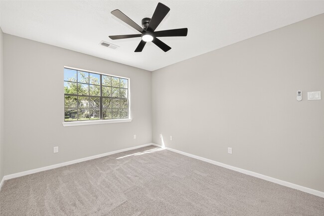 Building Photo - 4906 Pleasure Lake Ln