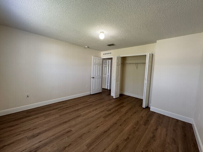 Building Photo - Spacious and Comfortable House for Lease