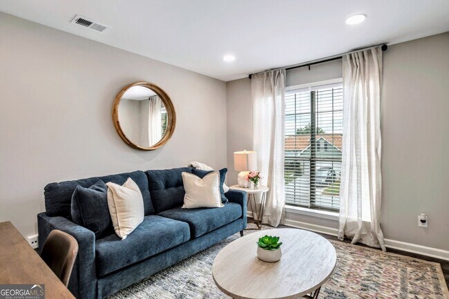 Building Photo - 8008 Clearview Cir