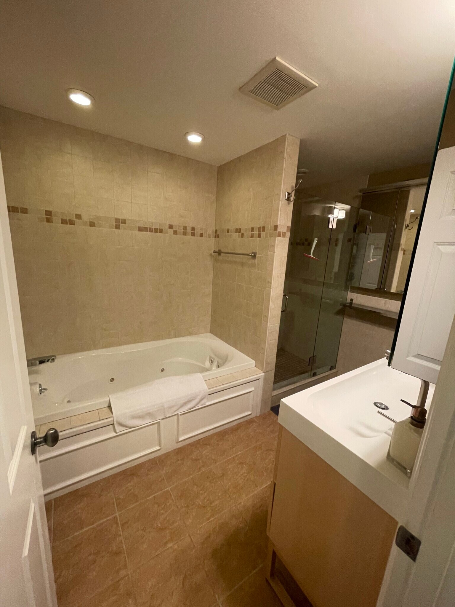 Building Photo - 14 Oak St