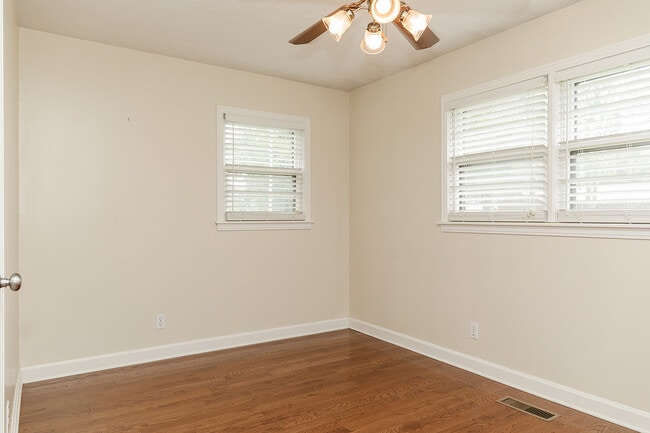 Building Photo - 801 Sunny Ln