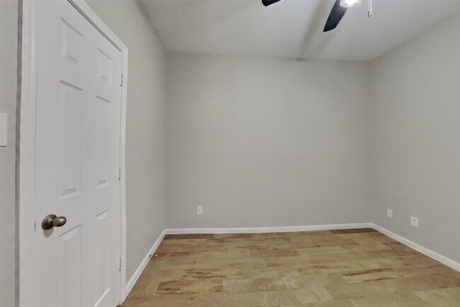 Building Photo - 20743 Oakhurst Park Dr