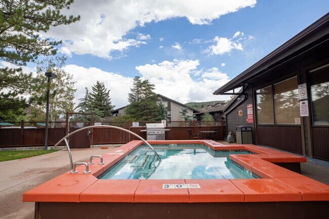 Building Photo - Furnished Park City Studio Available for Rent