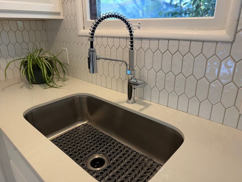New stainless sink - 2101 Laverna Ave