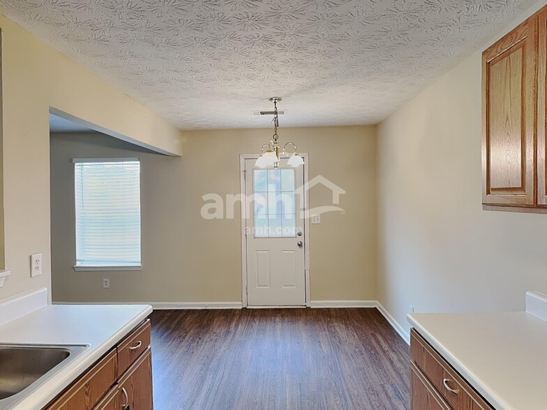 Building Photo - 186 Dean Way