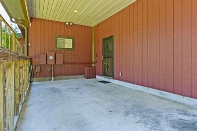 Building Photo - Uniquely breathtaking custom home with in-...