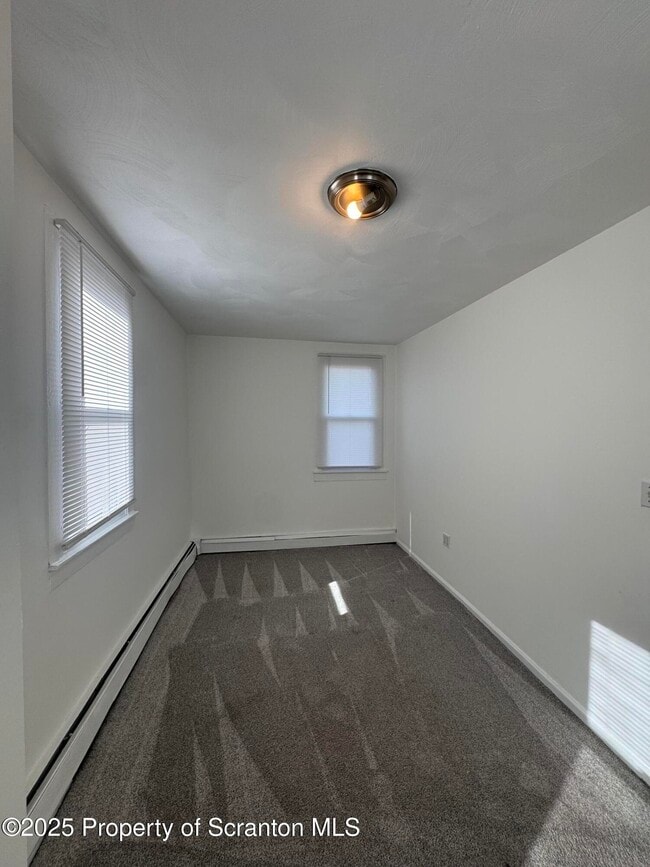 Building Photo - 1135 Lloyd St