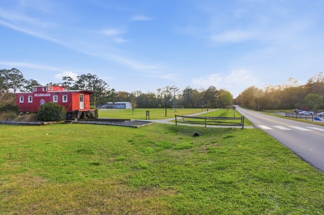 Building Photo - 101 Gatewood Dr