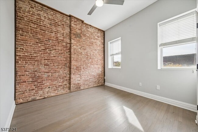 Building Photo - 28 W Main St