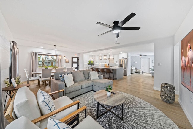 Building Photo - 115 Esther Dr