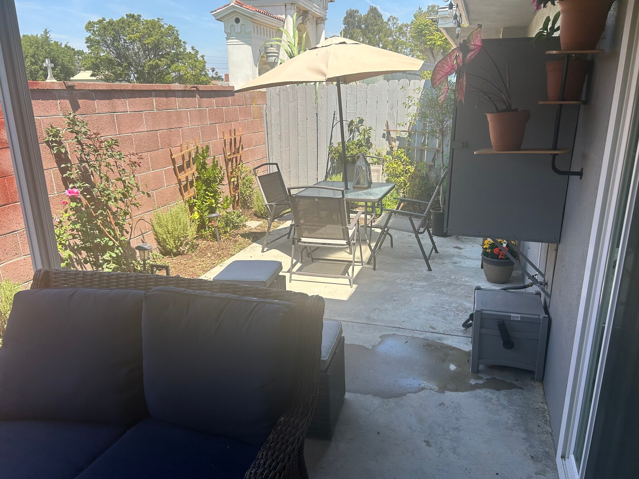 Building Photo - 208 N La Plaza