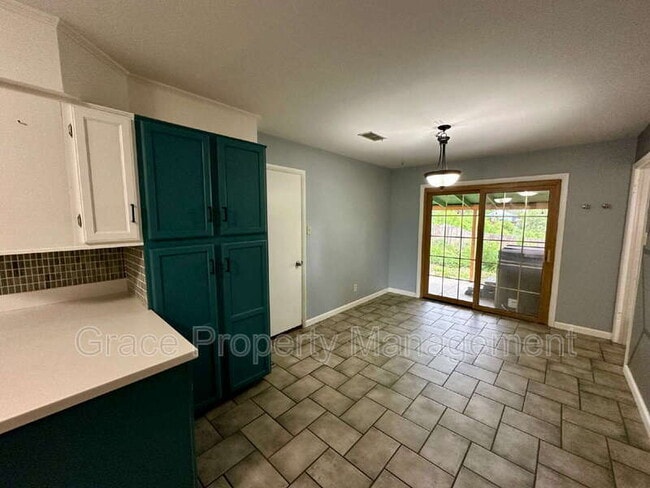 Building Photo - 852 S Quail Way