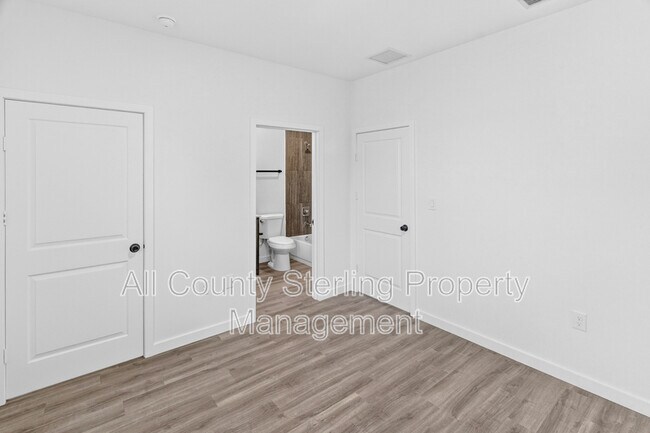 Building Photo - 1611 NW 29 Rd