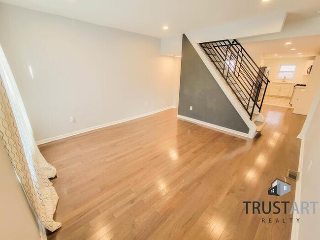 Building Photo - 3 Bedroom House in Germantown