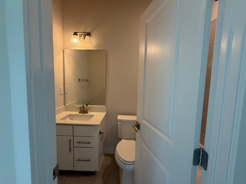 Building Photo - Room in Townhome on Tristram Ln