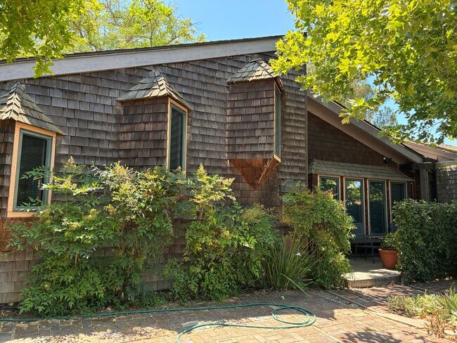 Primary Photo - Gorgeous North Davis 3 bedroom available f...