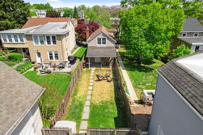 Building Photo - Charming Conshohocken Home | 2 Beds, 2 Baths, Finished Basement, Wine Cellar & 2 Parking Spaces