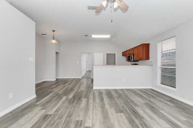 Building Photo - Welcome home to this beautifully maintained 4-bedroom, 2-bath, single-story home in the desirable...