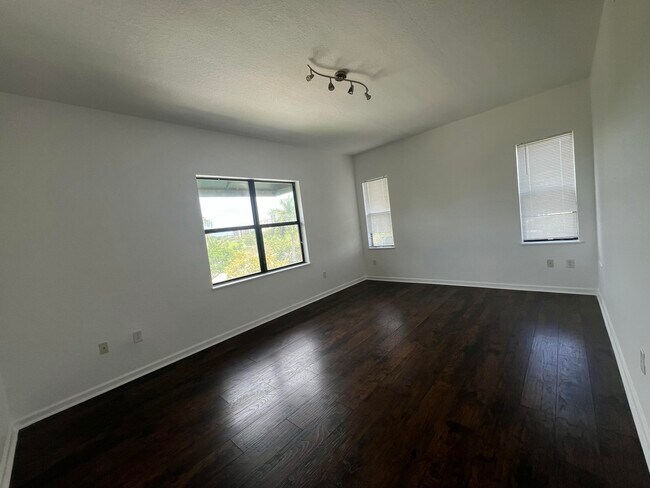 Building Photo - 1610 Presidential Way
