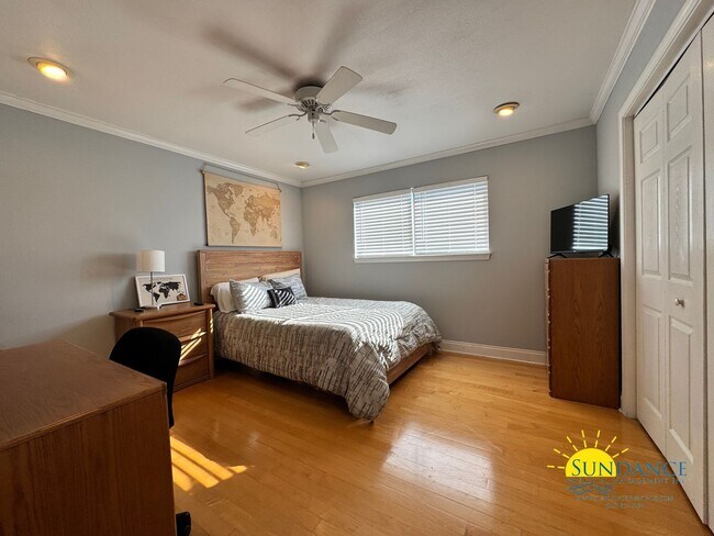 Building Photo - Waterfront Luxury Living on Garniers Bayou...