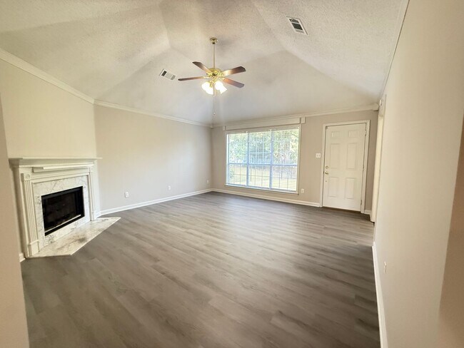 Building Photo - 3 bed, 2 bath in Arlington/Lakeland area