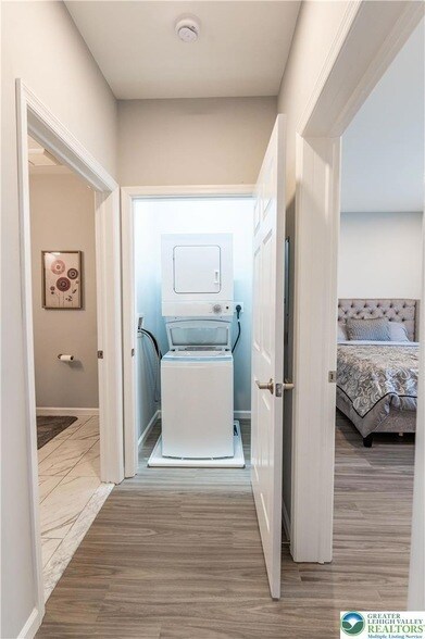 Building Photo - 948 N Front St