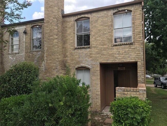 Primary Photo - 8646 Maplecrest Dr