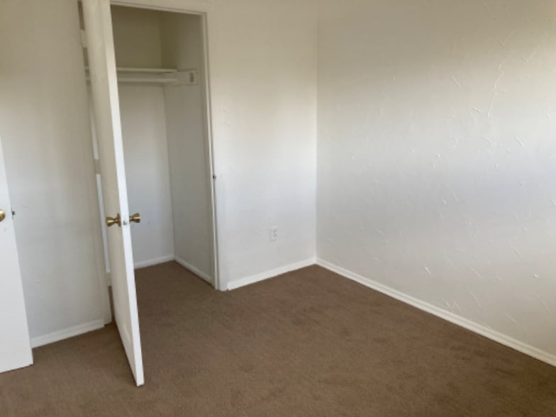 Building Photo - 1927 Westfield Dr S