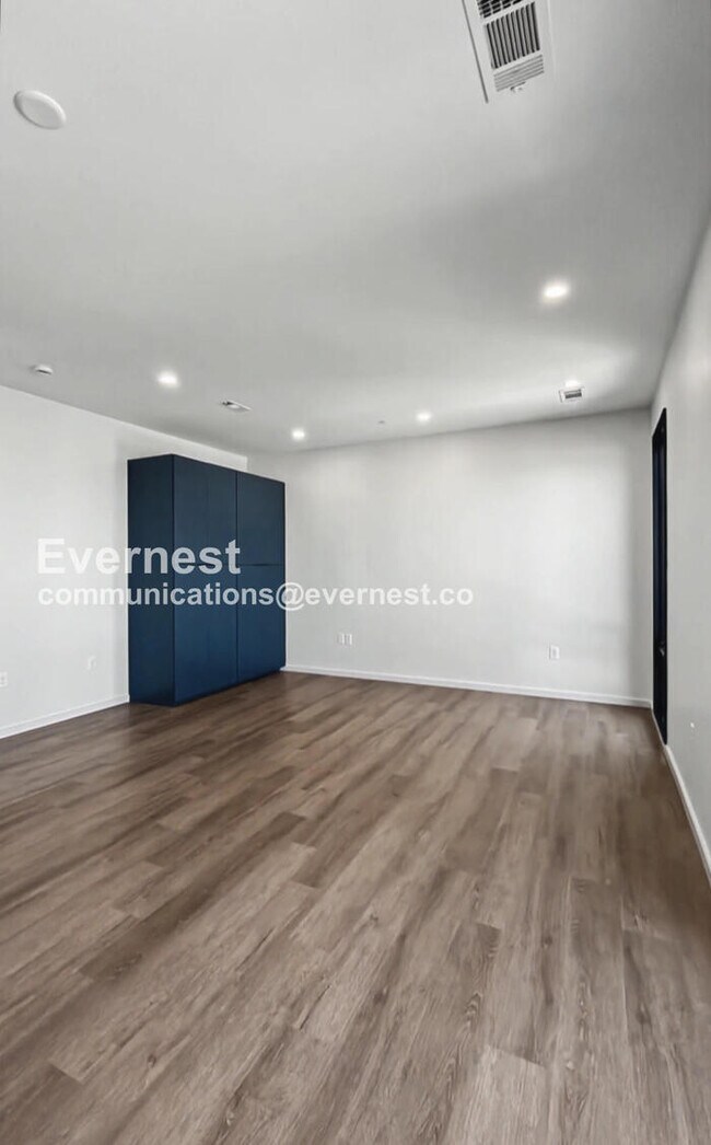 Building Photo - 500 Merritt Ave