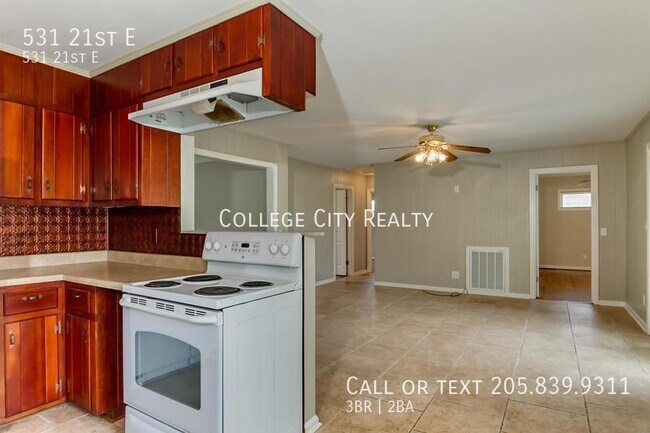 Building Photo - 531 21st St E