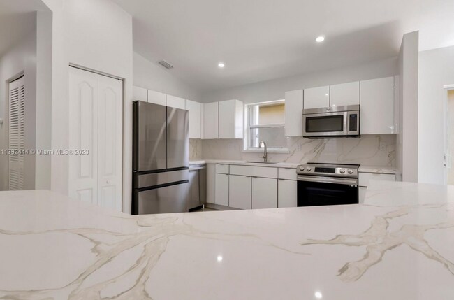 Building Photo - 3025 NW 99th Pl