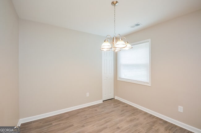 Building Photo - 1534 Flicker Rd
