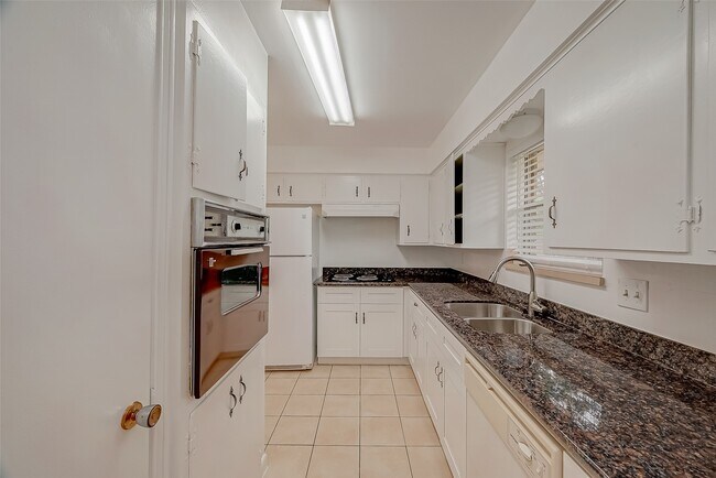 Building Photo - 5711 Braesvalley Dr
