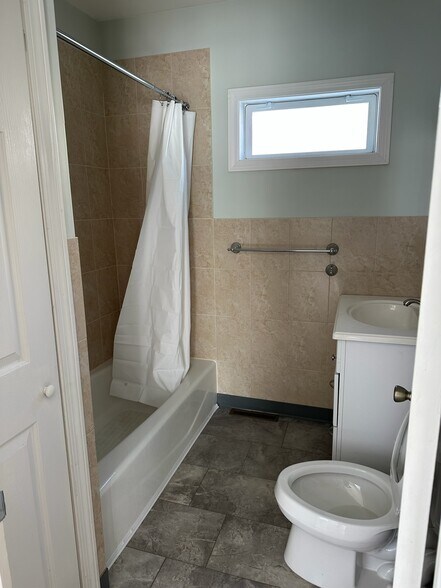 Building Photo - 15 Henderson Ave