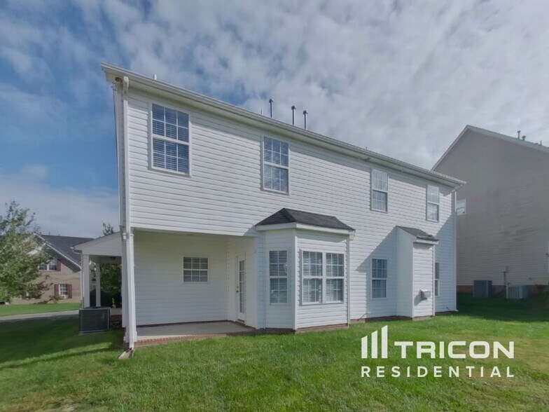 Building Photo - 2625 Sierra Chase Dr