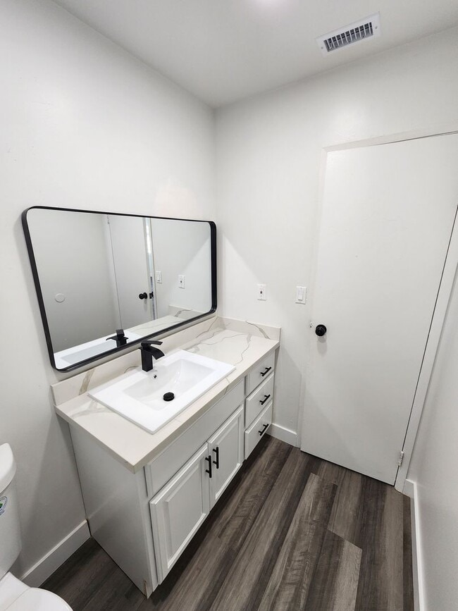 Building Photo - Newly Remodeled 3-Bedroom, 2-Bathroom Home...