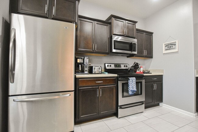 Building Photo - Pet Friendly Three Bedroom!