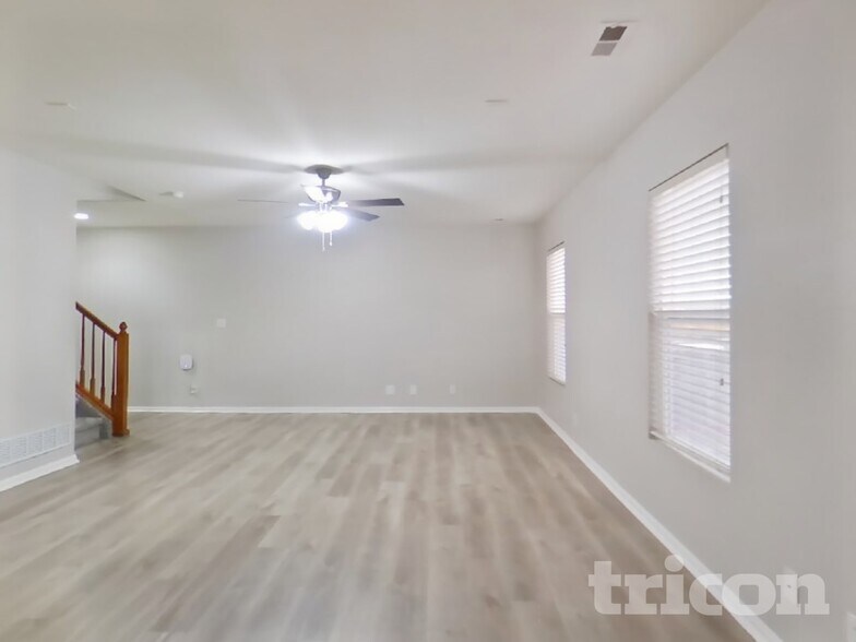 Building Photo - 6275 Wescroft Ave