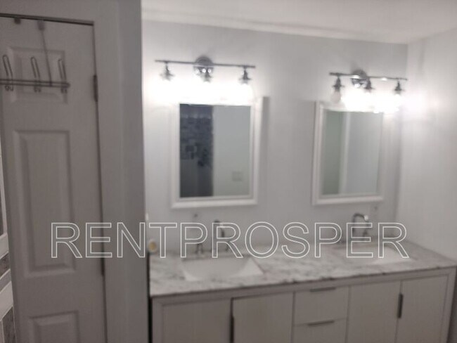 Building Photo - 1130 W Lake Brantley Rd