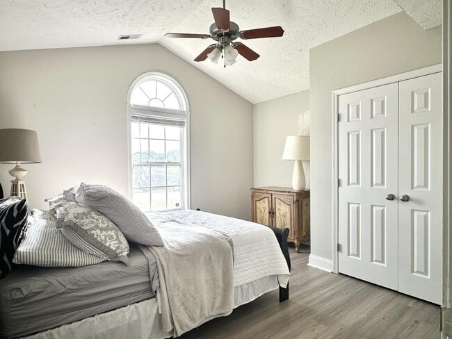 Building Photo - 591 Copper Creek Dr