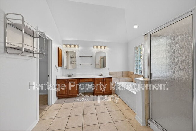 Building Photo - 1115 Willow Knoll