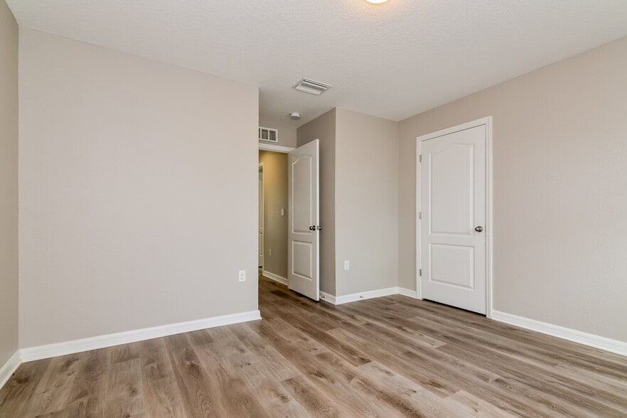 Building Photo - 10508 Whispering Hammock Dr