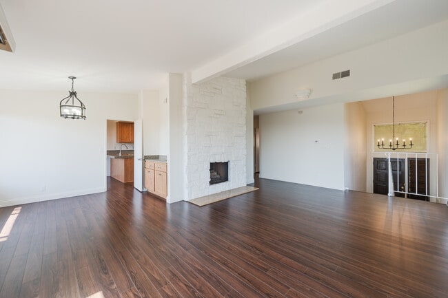 Building Photo - 86 Cottonwood Cir