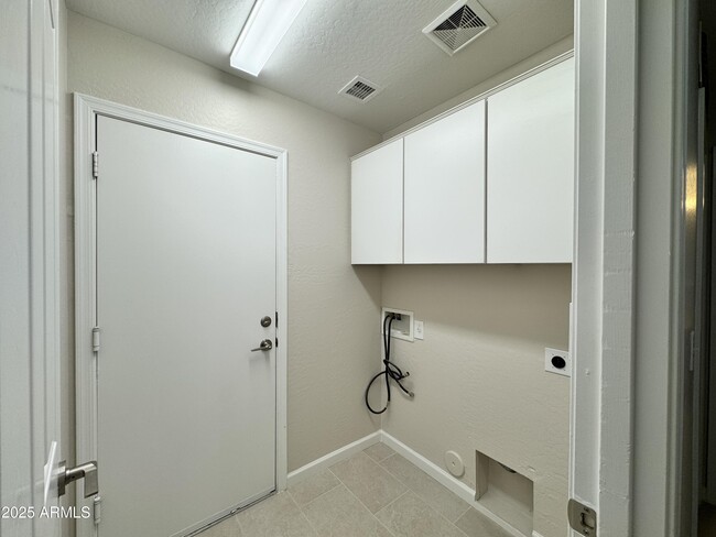Building Photo - 45008 Miramar Rd