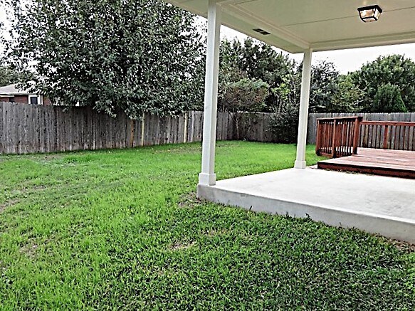 Building Photo - 2412 Hallie Ln